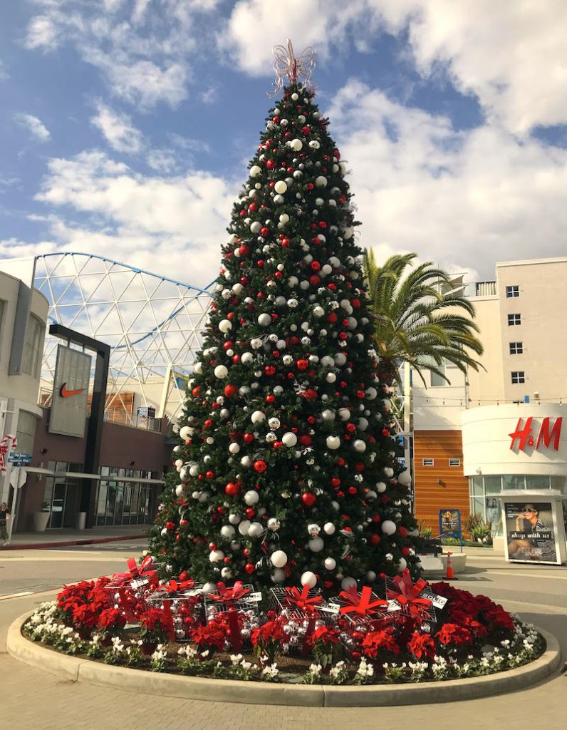 Christmas Tree Installed by Vivo Landscape at The Pike Outlets, Long Beach CA